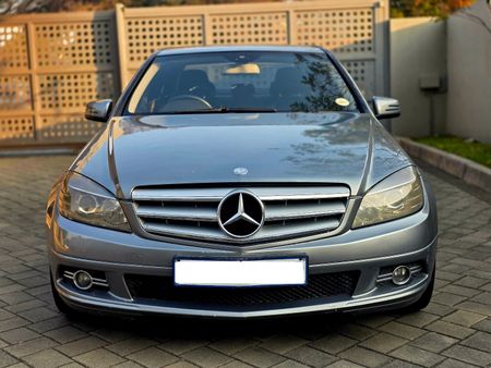 2010-Mercedes-Benz-C-Class-C180-kompressor_3