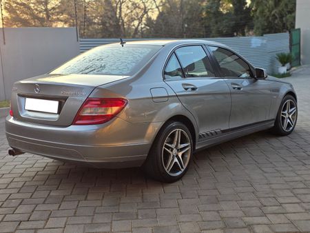 2010-Mercedes-Benz-C-Class-C180-kompressor_4