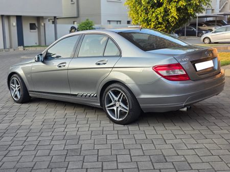 2010-Mercedes-Benz-C-Class-C180-kompressor_5