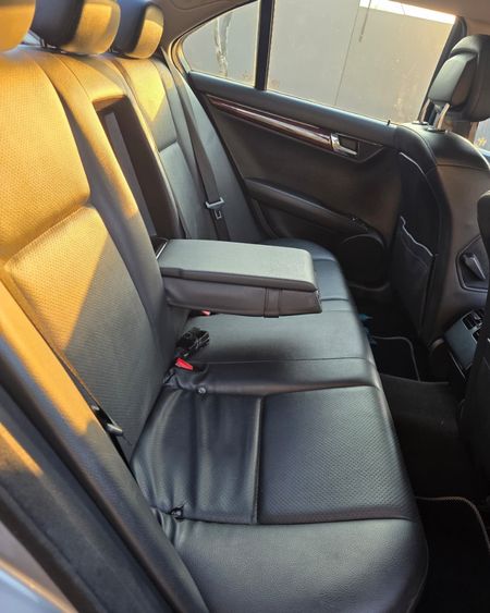 2010-Mercedes-Benz-C-Class-C180-kompressor_8
