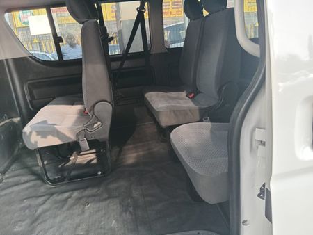 2014-Toyota-Quantum-25-D4D-Manual_9