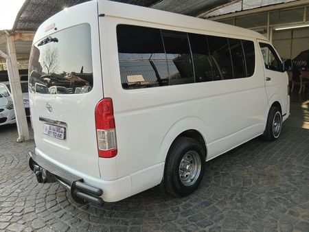 2014-Toyota-Quantum-25-D4D-Manual_5