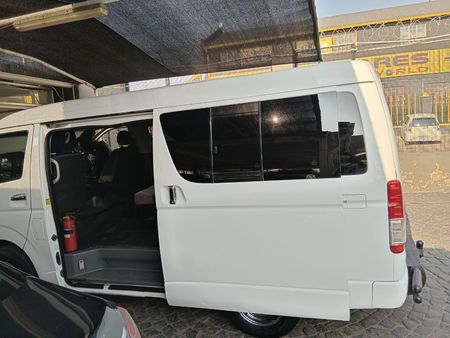 2014-Toyota-Quantum-25-D4D-Manual_6