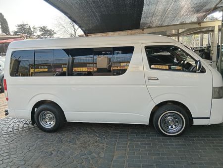 2014-Toyota-Quantum-25-D4D-Manual_7