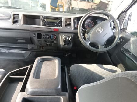 2014-Toyota-Quantum-25-D4D-Manual_8