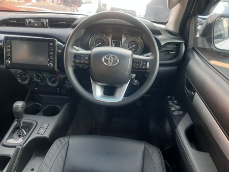 2025-Toyota-Hilux-24-GD-6-SRX-4x4-Auto-Double-Cab_10