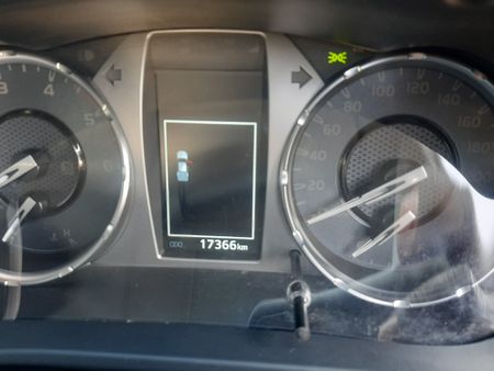 2025-Toyota-Hilux-24-GD-6-SRX-4x4-Auto-Double-Cab_11