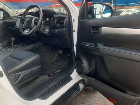 2025-Toyota-Hilux-24-GD-6-SRX-4x4-Auto-Double-Cab_14