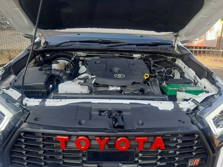 2025-Toyota-Hilux-24-GD-6-SRX-4x4-Auto-Double-Cab_18