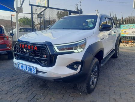 2025-Toyota-Hilux-24-GD-6-SRX-4x4-Auto-Double-Cab_2