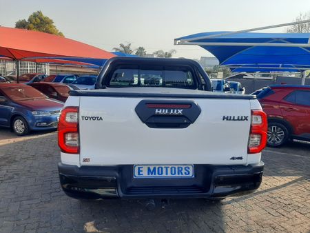 2025-Toyota-Hilux-24-GD-6-SRX-4x4-Auto-Double-Cab_6