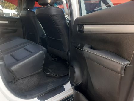 2025-Toyota-Hilux-24-GD-6-SRX-4x4-Auto-Double-Cab_8