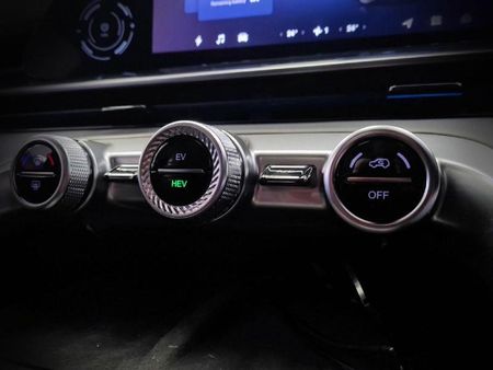 2026-Omoda-C9-20T-Explore-AWD_14