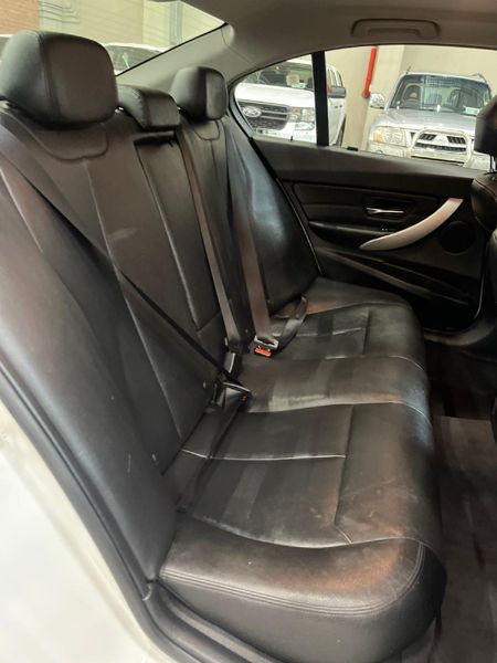 2017-BMW-3-Series-320d-Auto_11
