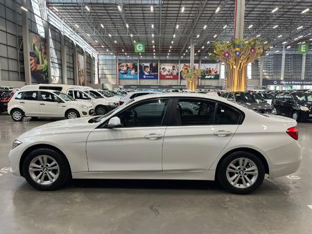 2017-BMW-3-Series-320d-Auto_5