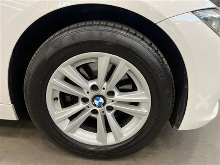 2017-BMW-3-Series-320d-Auto_8