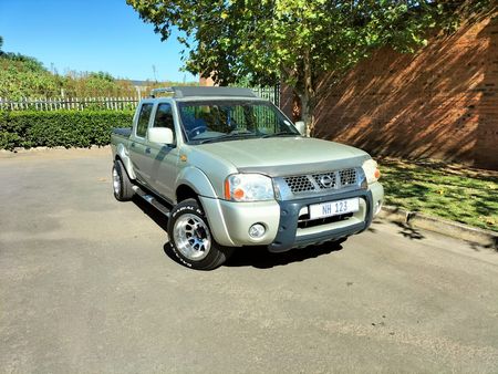 2007-Nissan-Hardbody-3300i-SEL-4x4-Double-Cab_1