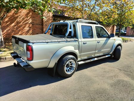 2007-Nissan-Hardbody-3300i-SEL-4x4-Double-Cab_2