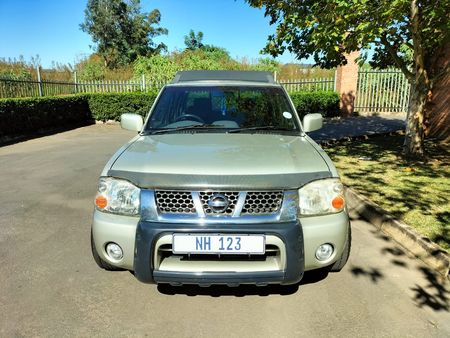 2007-Nissan-Hardbody-3300i-SEL-4x4-Double-Cab_6