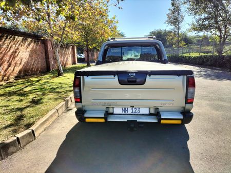 2007-Nissan-Hardbody-3300i-SEL-4x4-Double-Cab_7