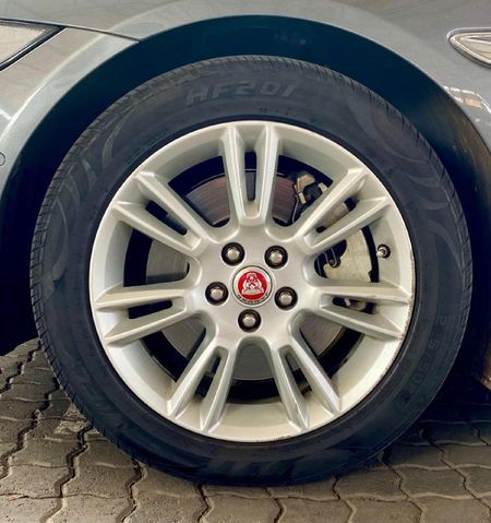 2015-Jaguar-XE-20-Prestige-Auto_1