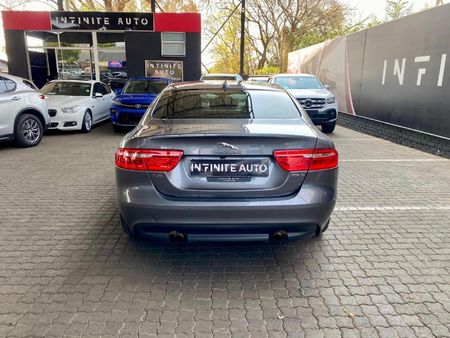 2015-Jaguar-XE-20-Prestige-Auto_4