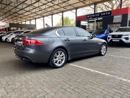 2015-Jaguar-XE-20-Prestige-Auto_5
