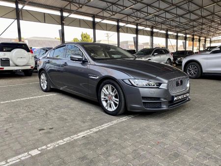 2015-Jaguar-XE-20-Prestige-Auto_6