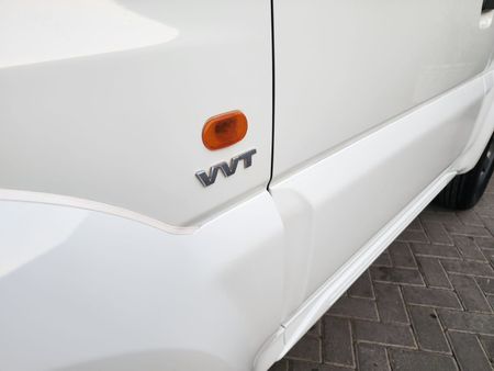 2009-Suzuki-Jimny-13_20