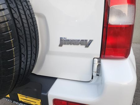 2009-Suzuki-Jimny-13_21