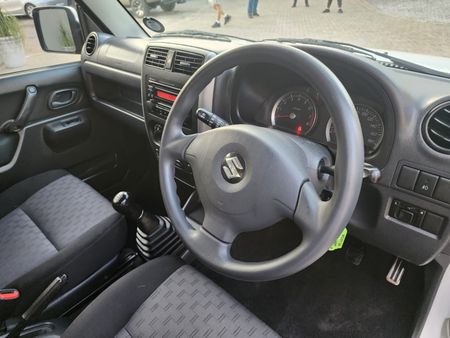2009-Suzuki-Jimny-13_28