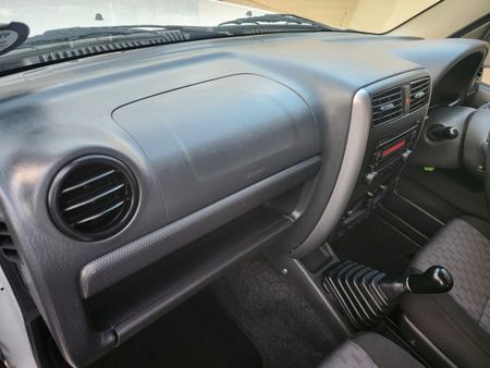 2009-Suzuki-Jimny-13_29