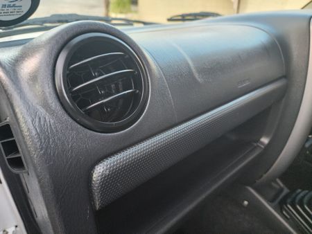 2009-Suzuki-Jimny-13_30
