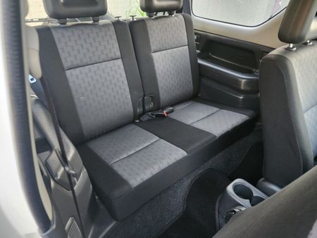 2009-Suzuki-Jimny-13_41