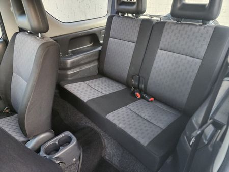 2009-Suzuki-Jimny-13_42