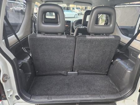 2009-Suzuki-Jimny-13_46