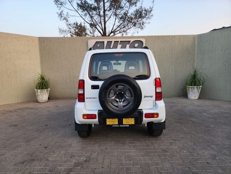2009-Suzuki-Jimny-13_6