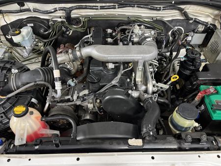 2015-Toyota-Hilux-25-D-4D-SRX-Raised-Body-Single-Cab_9