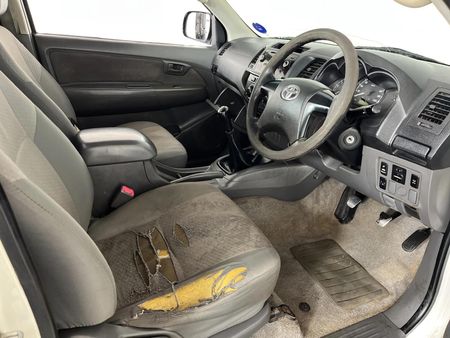 2015-Toyota-Hilux-25-D-4D-SRX-Raised-Body-Single-Cab_6