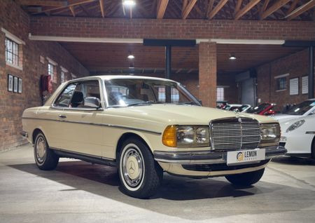 1982-Mercedes-Benz-E-Class-230-CE_0