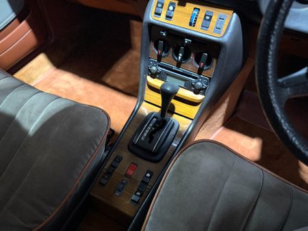 1982-Mercedes-Benz-E-Class-230-CE_9