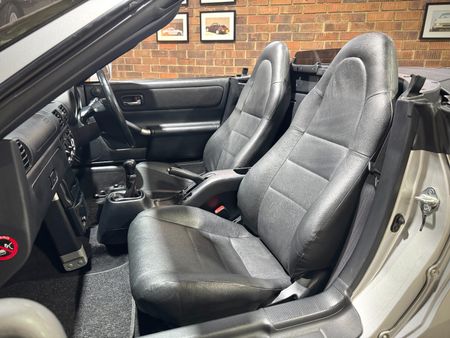 2001-Toyota-MR2-Soft-Top_7