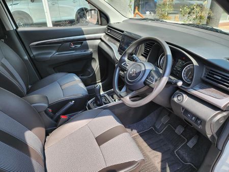2026-Suzuki-XL6-15-GL_10