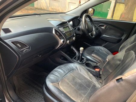 2011-Hyundai-ix35-20-GLS-Executive_13