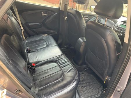 2011-Hyundai-ix35-20-GLS-Executive_8