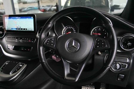 2022-Mercedes-Benz-V-Class-V-300d-Exclusive_11