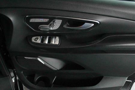 2022-Mercedes-Benz-V-Class-V-300d-Exclusive_12