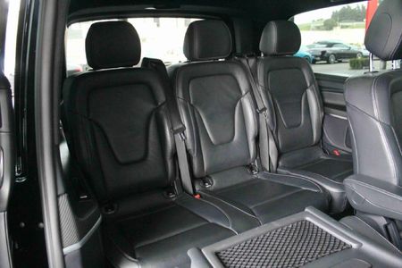 2022-Mercedes-Benz-V-Class-V-300d-Exclusive_14