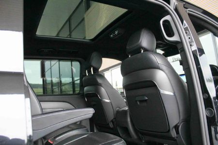 2022-Mercedes-Benz-V-Class-V-300d-Exclusive_15
