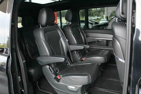 2022-Mercedes-Benz-V-Class-V-300d-Exclusive_16